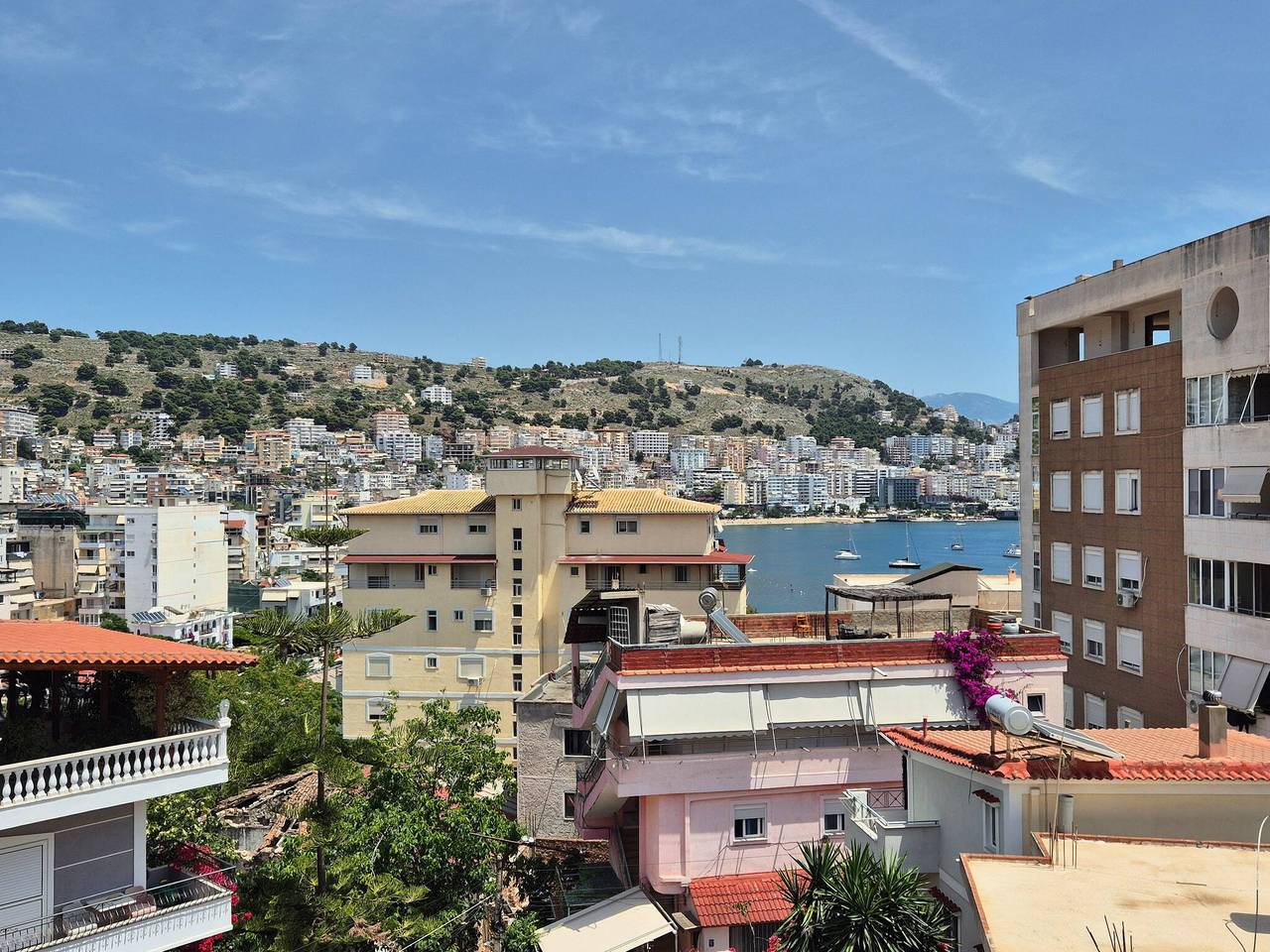 Ganze Wohnung, Tolles Zuhause in der Nähe von Portside in Sarandë, Vlorë