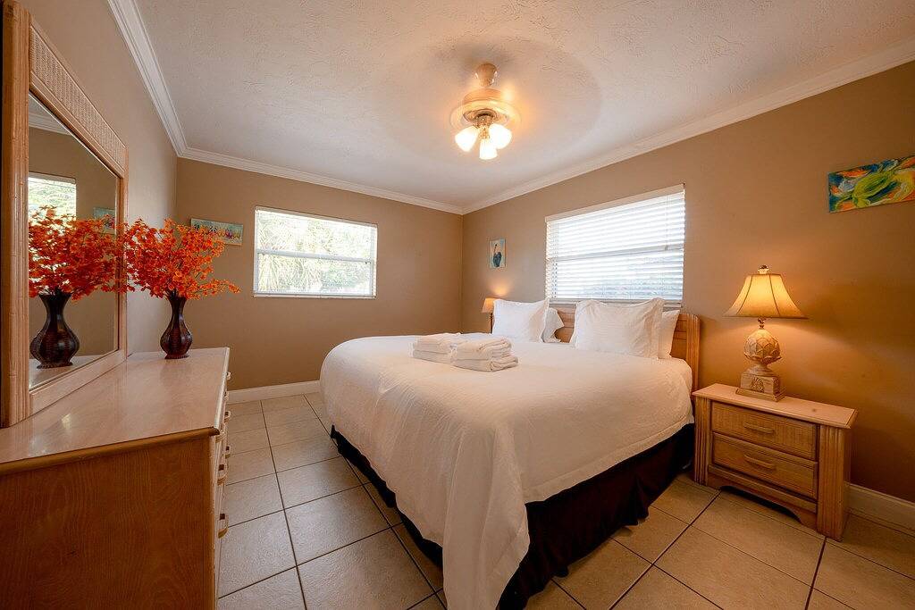 Ganze Wohnung, 102 · ☀Pool✔ Kitchen✔ Beach✔ Self Checkin✔ Free Parking✔ in Clearwater Beach, Clearwater