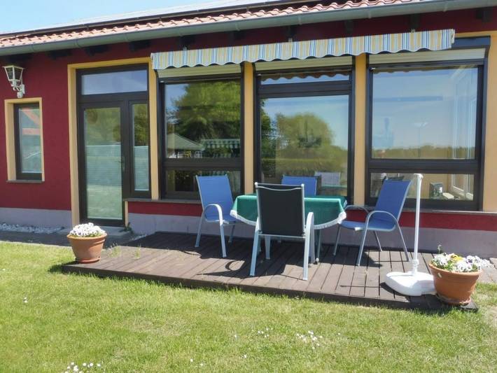 Ferienhaus für 4 Personen, mit Garten und Pool am Beetzsee
