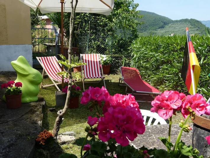 Appartamento intero, Appartamento 'Casa dei Fiori' adatto agli animali domestici con vista sulle montagne e Wi-Fi in Bosco (Casanova Lerrone), Casanova Lerrone