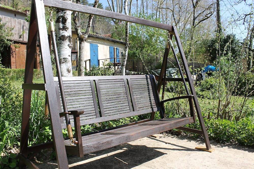 Appartement entier, Studio tranquille avec piscine privée - 5 minutes à pied du magnifique village médiéval! in Saint-Antonin-Noble-Val, Quercy