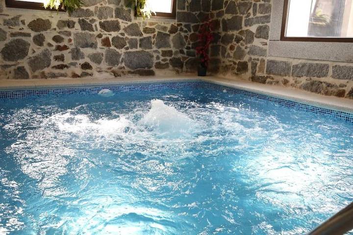 Casa de vacaciones para 16 personas, con jardín además de vistas y piscina en Provincia de Segovia