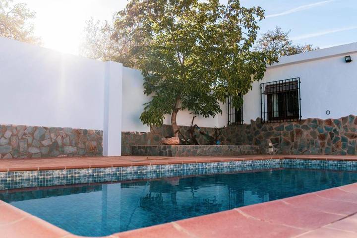 Casa rural para 12 personas, con terraza y piscina además de jardín y vistas en Lanjarón
