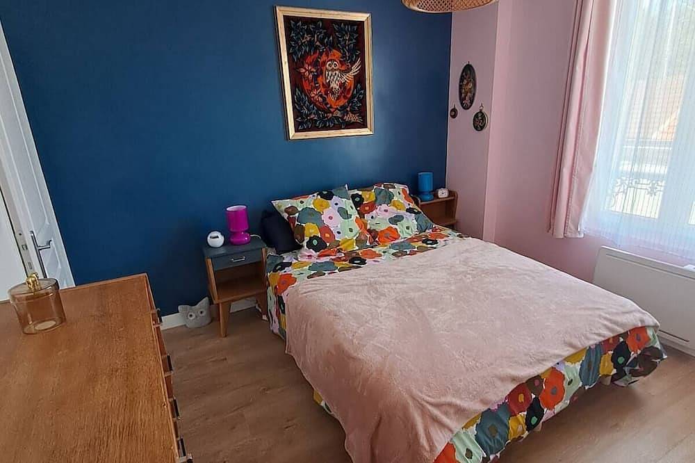 Apartamento entero, Vintage, 10 min from Disneyland -30 min from Paris- 50m from train station - 30min from Cdg airport in Esbly, Sena y Marne