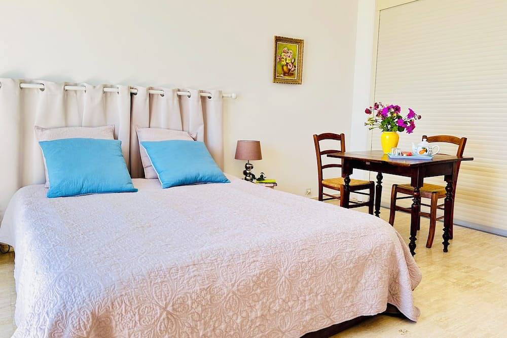Appartement entier, Vue mer imprenable, studio avec balcon et parking dans magnifique domaine in Villefranche-sur-Mer, Côte méditerranéenne (France)