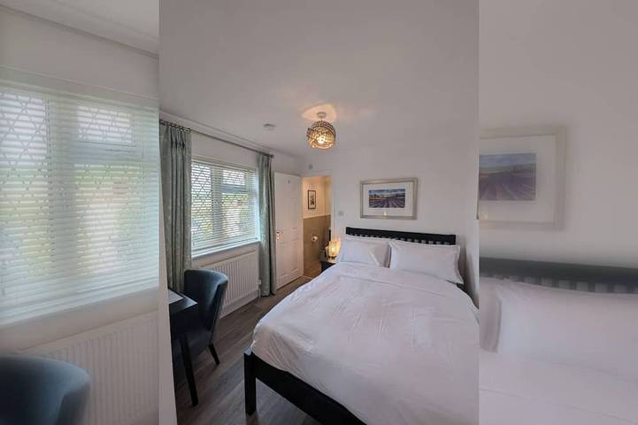 Thames Riverside Retreat: A Serene 3-Bed Bungalow in Spelthorne, Surrey
