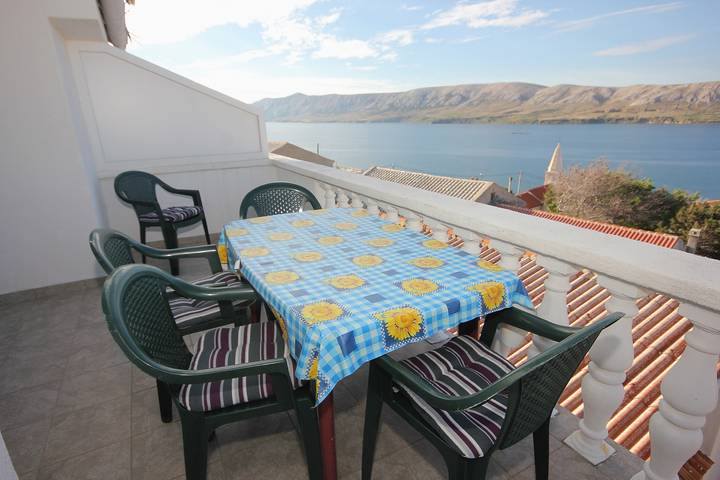 Ferienwohnung für 5 Personen, mit Balkon/Terrasse und Pool