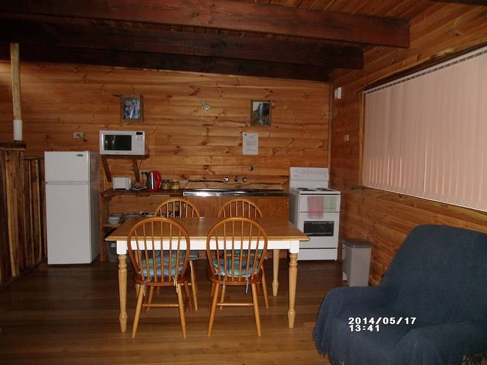 Log cabin for 4 people, with garden and balcony in Australia