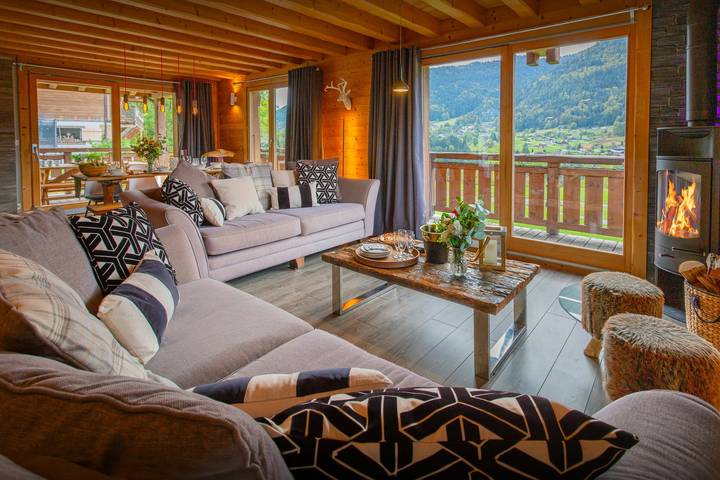 Chalet pour 8 personnes, avec Balcon et Jacuzzi ainsi que Terrasse et Jardin à Saint-Jean-d'Aulps