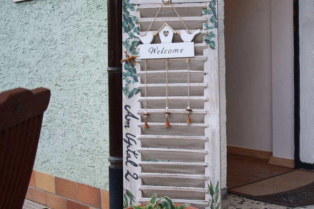 Ganze Wohnung, 2 Zimmer Fewo mit Außenpool und Sauna in Sulzfeld am Main, Fränkisches Weinland