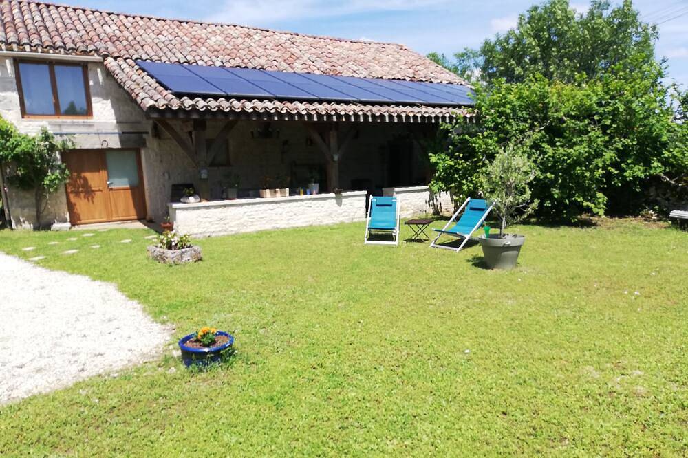 Gîte \" Les mésanges\", 2 personnes, à la campagne, à 20 km au sud de Cahors. in Lalbenque, Quercy