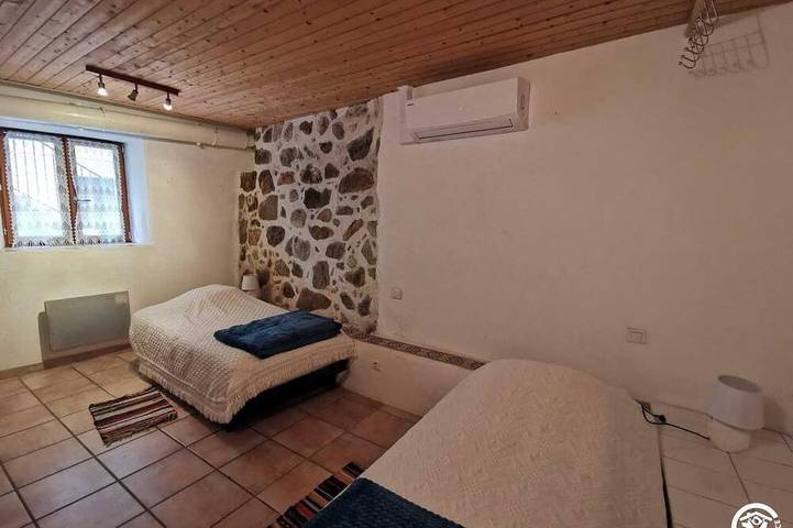 Location de vacances pour 6 personnes, avec jardin à Saint-Laurent-de-Cerdans - 3