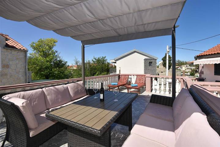 Vakantiewoning voor 4 personen, met balkon/terras en balkon, kindvriendelijk in Privlaka