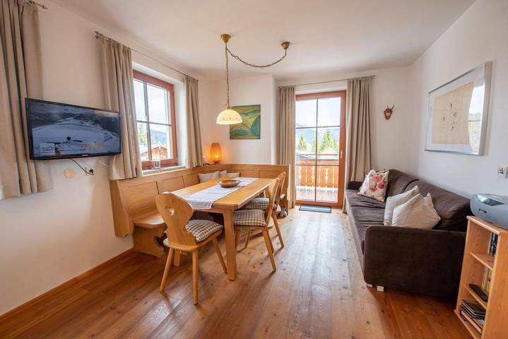 Ferienwohnung für 4 Personen, mit Balkon und Ausblick in der Zillertal Arena
