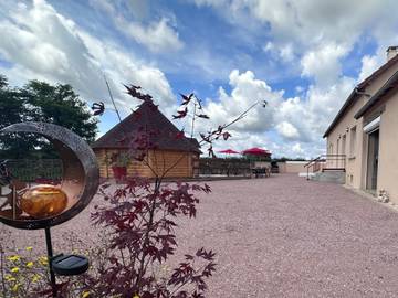 Gîte pour 12 personnes, avec jacuzzi ainsi que terrasse et jardin, animaux acceptés dans Allier