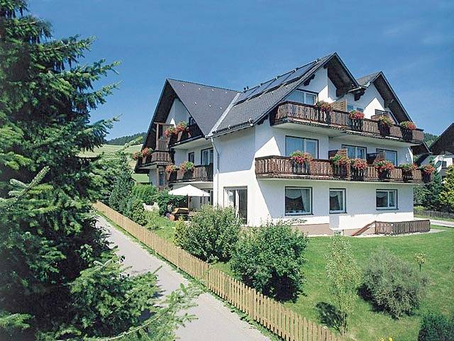 Ferienwohnung für 2 Personen, mit Balkon/Terrasse und Balkon sowie Terrasse in Willingen
