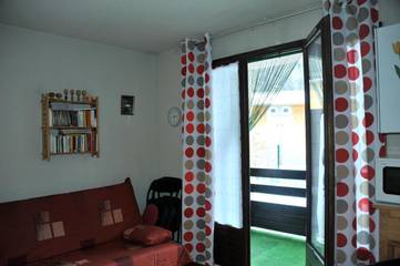 Gîte pour 4 personnes, avec piscine ainsi que vue et terrasse à Le Lauzet-Ubaye