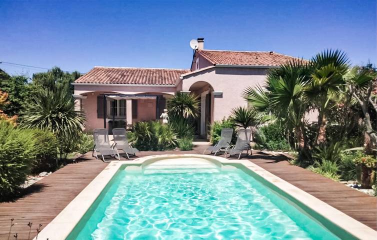 Location de vacances pour 8 personnes, avec piscine à Saint-Laurent-d'Aigouze