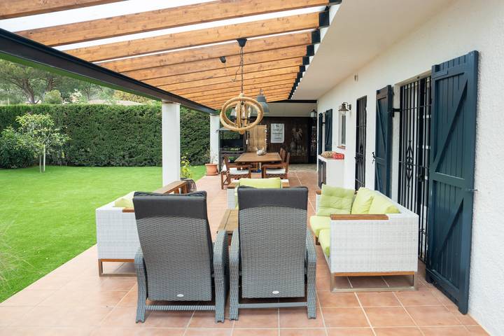 Villa 'Fleur ' con piscina compartida, terraza privada y Wi-Fi in Begur, Costa Brava