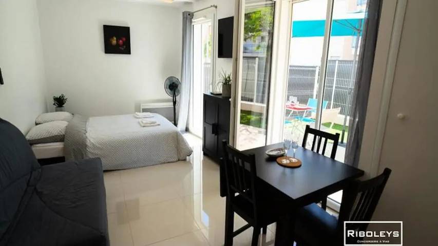 Gîte pour 5 personnes, avec Terrasse et Jardin dans Plage de la Farinette