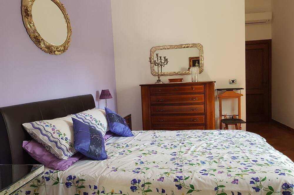 Romantic Italian villa with superb heated pool and beautiful gardens near Oria in Oria, Salento