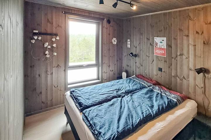 4 bedroom lovely home in Dølemo in Tveitvatnet, Åmli
