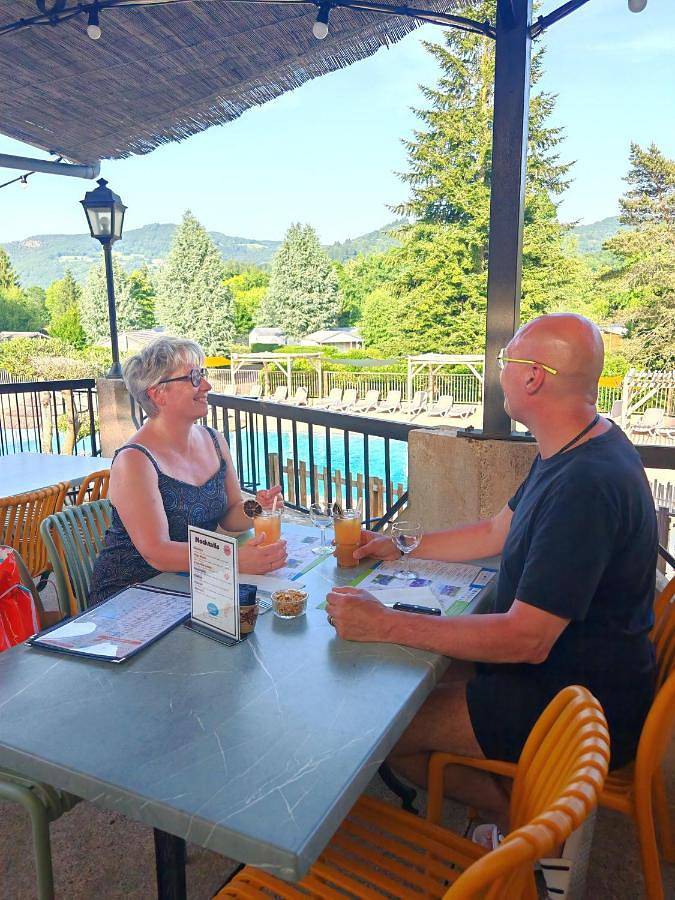 Parc de vacances pour 5 personnes, avec terrasse ainsi que piscine et vue dans l' Aveyron - 3