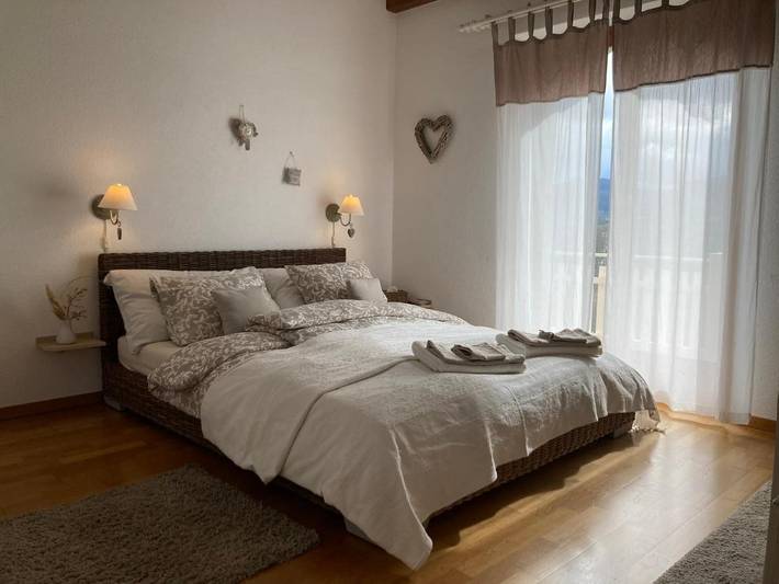 Cottage pour 2 personnes, avec vue ainsi que piscine et jardin dans Alle