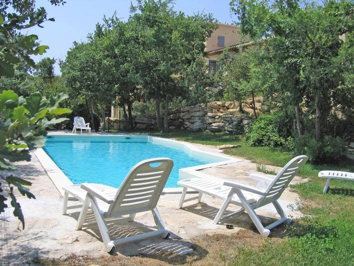 Gîte pour 3 personnes, avec jardin ainsi que vue et piscine à Goult - 2