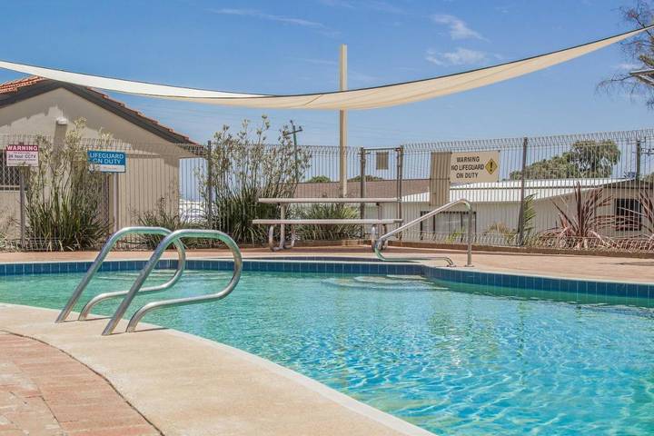 Parque de vacaciones para 10 personas, con piscina y jardín, Se admiten mascotas - 1