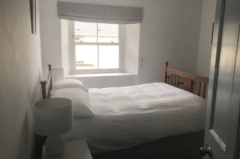 Family seaside cottage with fantastic sea views 1 minute from Sennen cove beach in Sennen, Cornwall