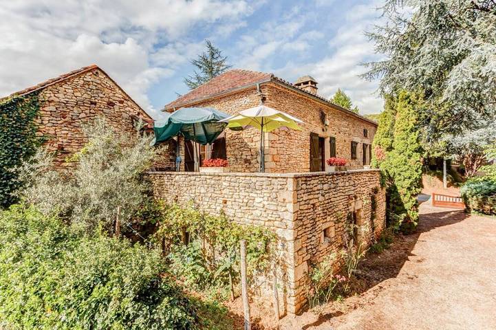 Location de vacances pour 6 personnes, avec piscine ainsi que terrasse et jardin à Prats-du-Périgord
