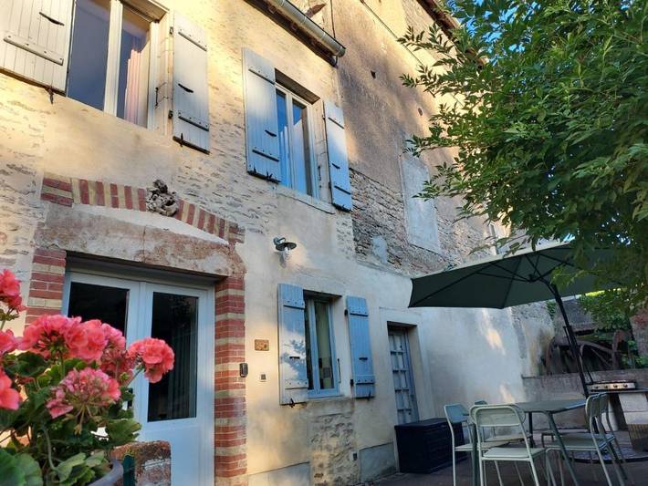 Location de vacances pour 6 personnes, avec Terrasse ainsi que Jardin et Vue dans Saint-Jean-de-Vaux