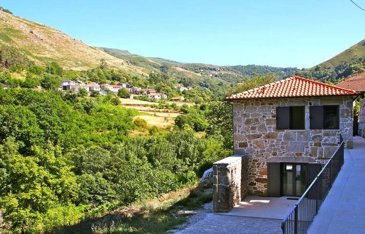 Casa rural para 6 pessoas, com vista e jardim em Melgaço