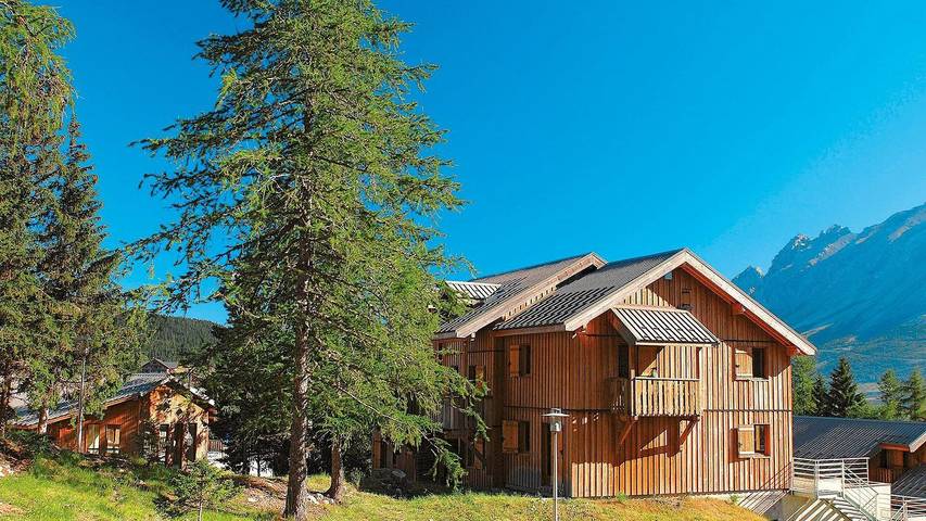 Chalet pour 4 personnes, avec piscine et balcon/terrasse, animaux acceptés dans SuperDévoluy