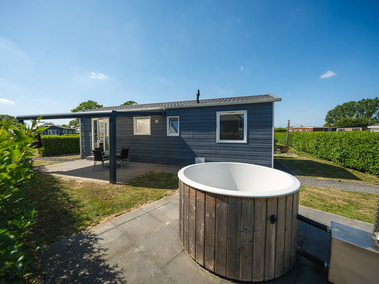 Resort Rhederlaagse Meren — Veluwe Lodge with Hot Tub | 4 Persons in IJssel