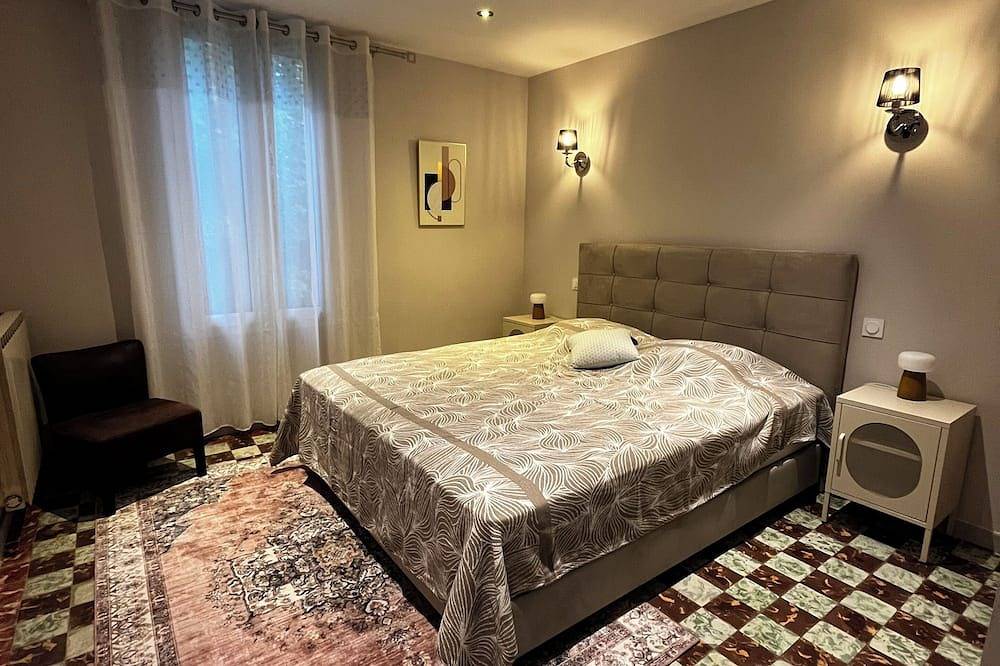 Just 8 minutes from Parc Spirou Provence. in Monteux, Vaucluse