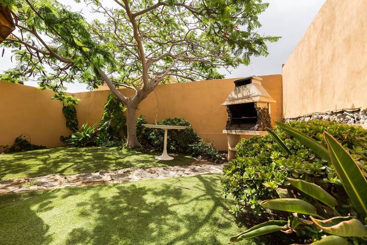 Casa de vacaciones "Villa Orquidea" con vistas a la montaña, jardín y Wi-Fi in Tamaragua, La Oliva
