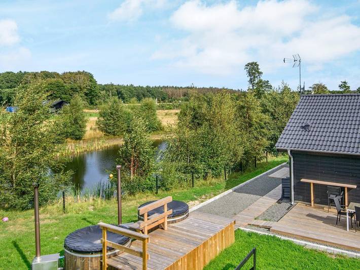 Feriehus for 14 personer, med terrasse og søudsigt, børnevenlig - 1