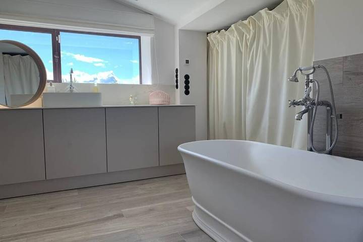 Location de vacances pour 4 personnes, avec Terrasse et Jardin ainsi que Piscine et Vue à Modène