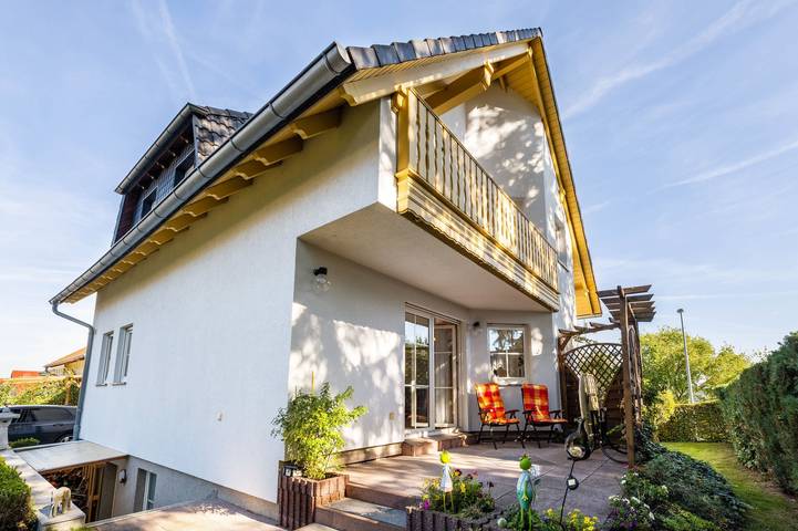 Einfamilienhaus mit Garten, privater Terrasse, Garten und Balkon in Erfurt in Erfurt, Thüringer Kernland