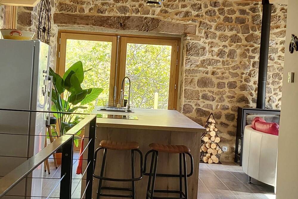 Magnifique Gîte en pleine nature de l'Ardèche Verte in Rochepaule, Région de Tournon-sur-Rhône