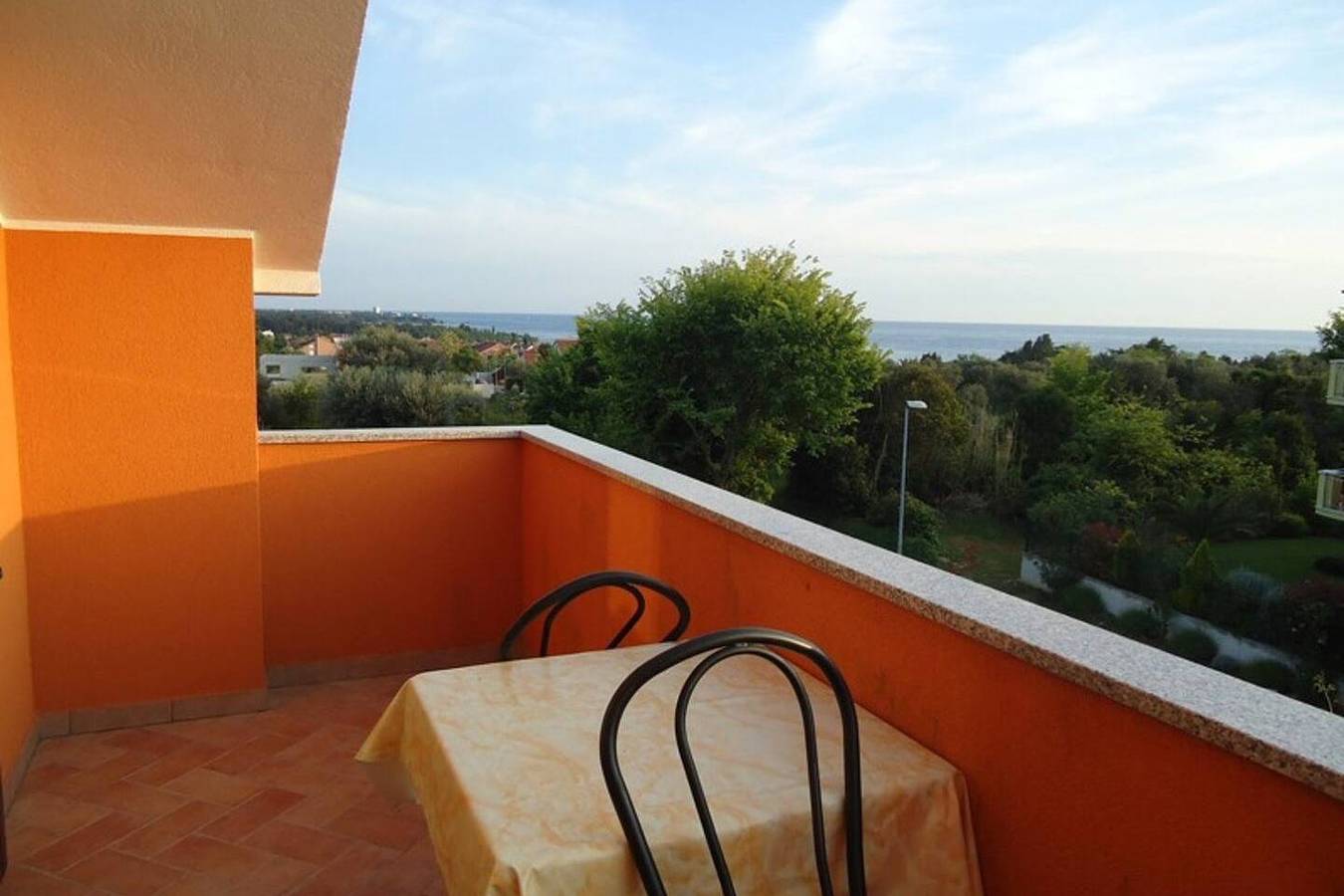 Ganze Wohnung, 1-Zimmer-Ferienwohnung mit Balkon und Meerblick Zambratija, Umag A-22485-c in Zambratija, Umag und Umgebung