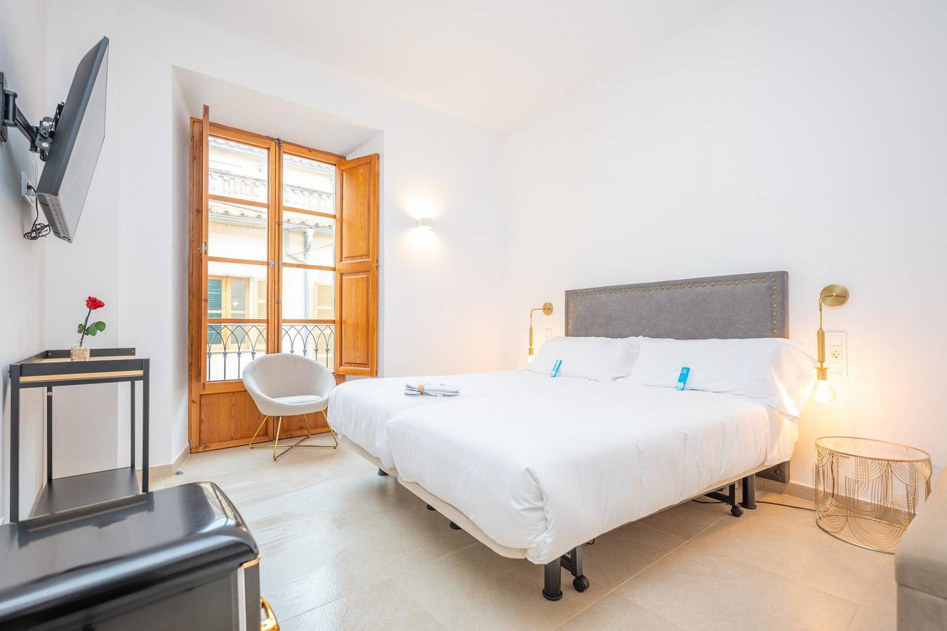 Cas Català - Junior Suite Vc - Beautiful room in a boutique hotel with city views, shared pool and free Wi-Fi in Sineu, Majorca Center