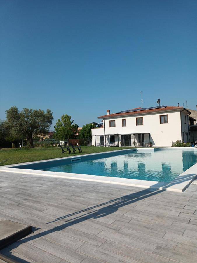 Casa vacanza per 2 persone, con giardino e piscina nonché terrazza e panorama in Provincia di Benevento