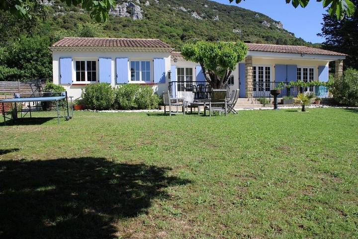 Location de vacances pour 8 personnes, avec jardin ainsi que vue et piscine à Seynes - 3