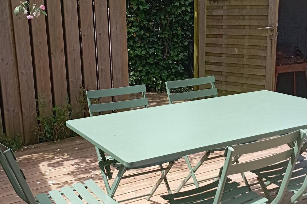 In the heart of the small \"cité de Caractère\" of Le Faou, house with private swimming pool in Le Faou, Iroise