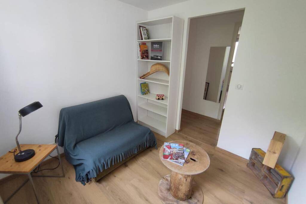 Appartement entier, Two-Bedroom Apartment in Mauléon-Licharre, Région d'Oloron-Sainte-Marie