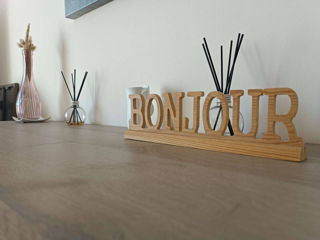 Entire apartment, Charming 1-Bed Apartment, 2-min Walk to Beach, with Balcony & Parking in Biscarrosse Plage, Biscarrosse