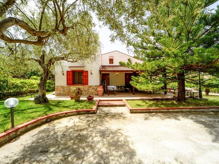 Casa vacanza per 6 persone, con Terrazza e Giardino nonché Panorama a Mazzaforno
